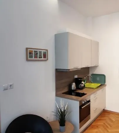 Milani With Private Garage Apartman